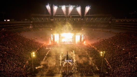 Luke Combs sets Lambeau Field concert attendance record