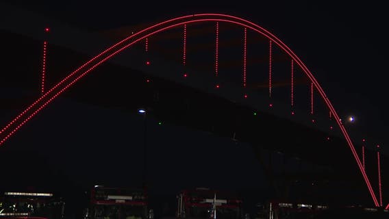 Milwaukee's Hoan Bridge lights red for fallen firefighters