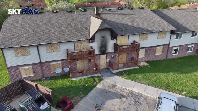 Milwaukee family jumps from window to escape apartment fire