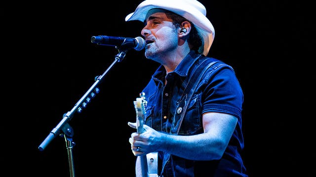 Brad Paisley to perform at BMO Pavilion in Milwaukee on Sept. 4