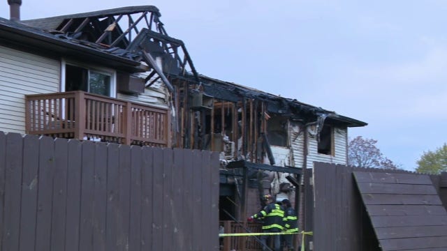 Milwaukee apartment building fire; 5 jump from balconies, 6 rescued
