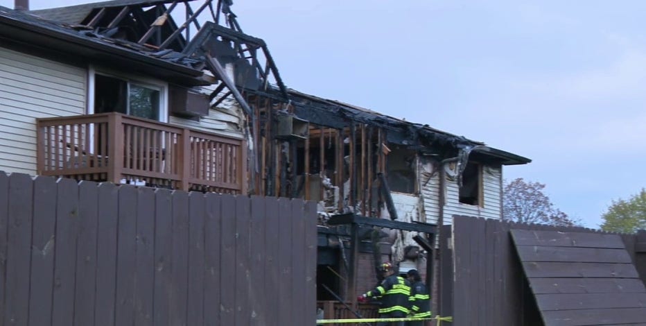 Milwaukee apartment building fire; 5 jump from balconies, 6 rescued