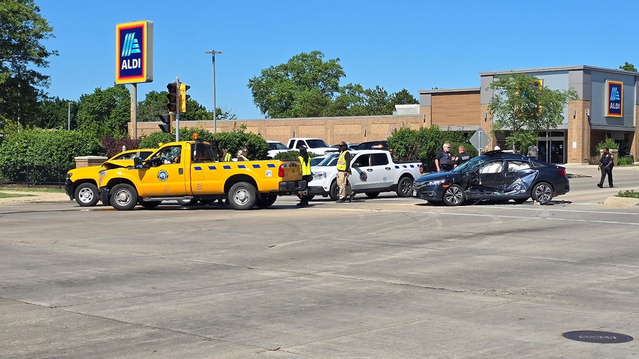 Milwaukee DPW truck ran red light, crashed into vehicle; 2 injured