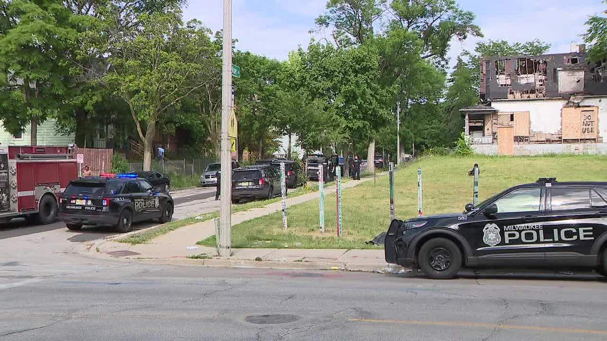 Milwaukee police pursuit ends in crash, 2 arrests after shooting