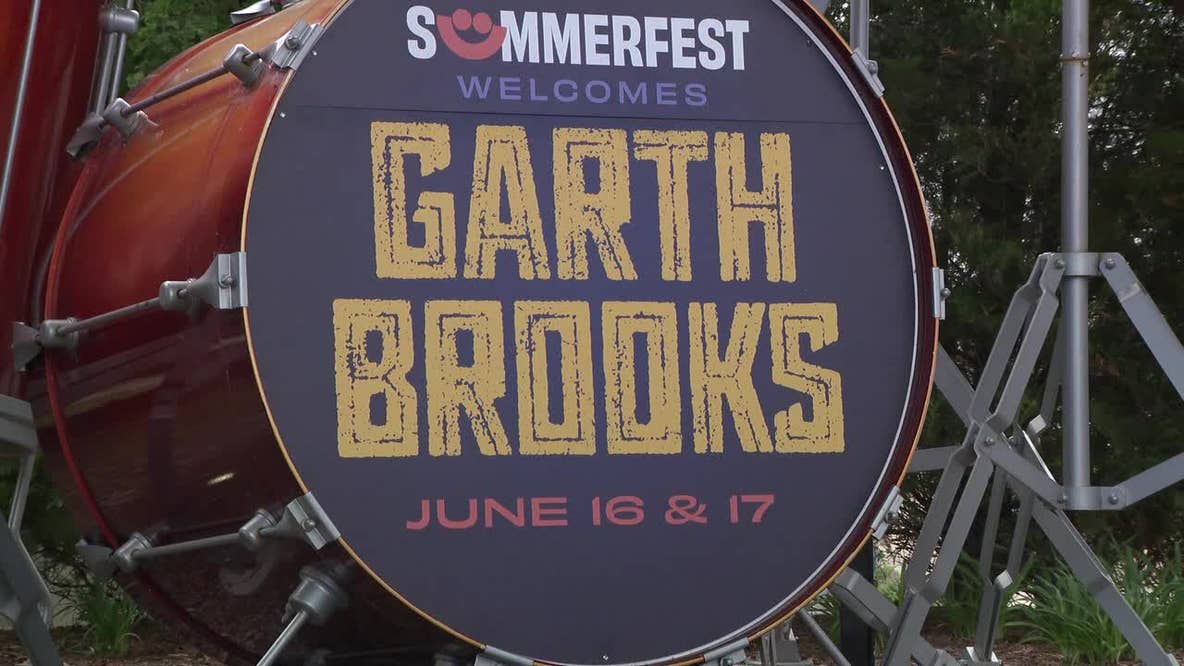 Garth Brooks in Milwaukee; fans travel for Summerfest pre-party