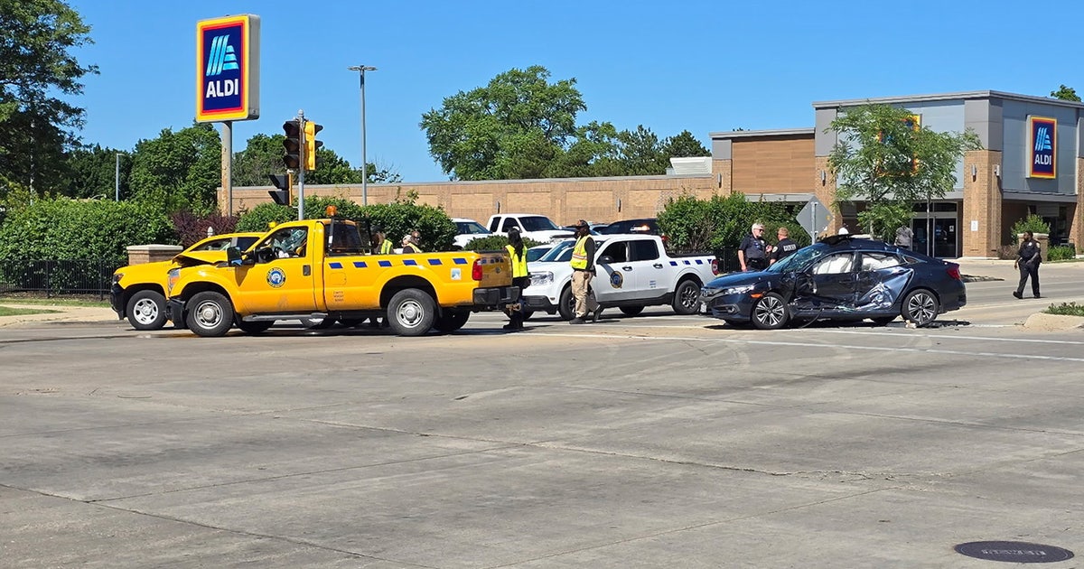 Milwaukee DPW truck ran red light, crashed into vehicle; 2 injured