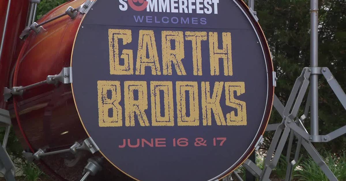 Garth Brooks in Milwaukee; fans travel for Summerfest pre-party