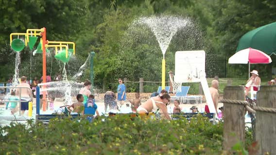 Wisconsin extreme heat; Milwaukee families use aquatic park to cool off
