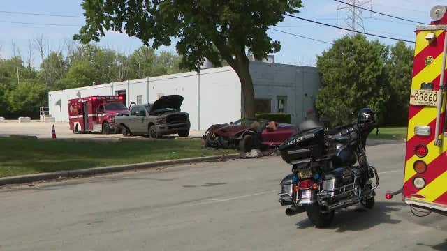 Milwaukee crash near 40th and Douglas leaves 4 people injured
