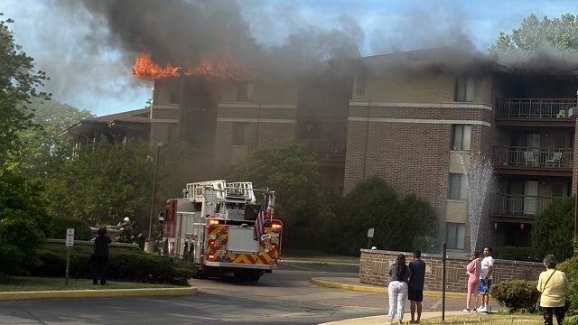 Glendale 3-alarm apartment fire; cause under investigation