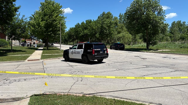Milwaukee police shooting: Armed suspect killed after standoff