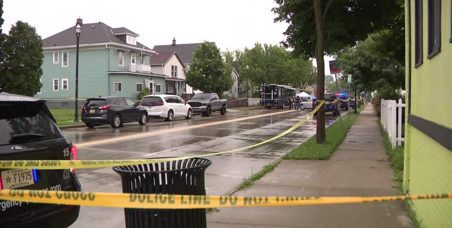 Racine police: 18-year-old Kenosha man found shot after crash