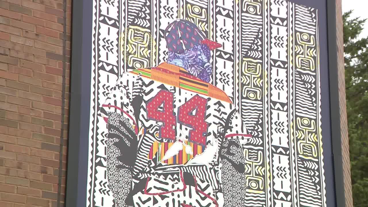 Milwaukee Brewers celebrate Hank Aaron with mural, game tribute
