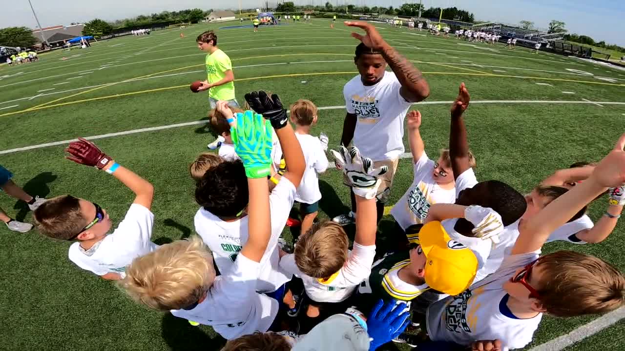 Packers' Matthew Golden hosts Wisconsin youth football camps
