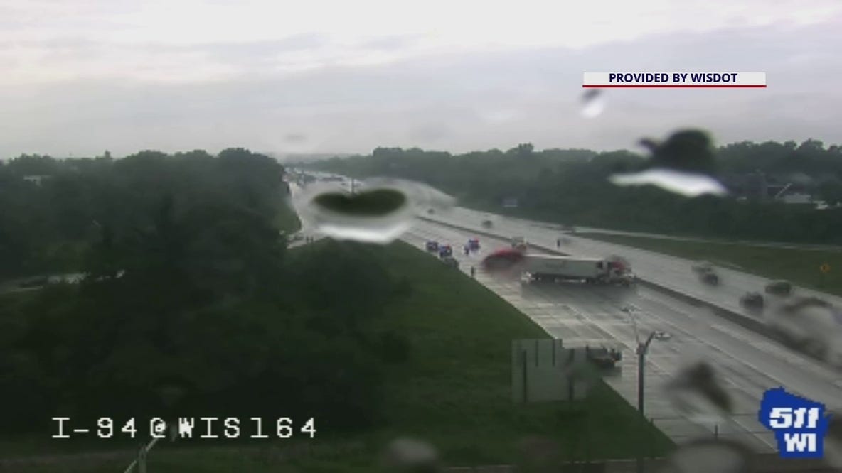 I-94 crash in Waukesha County, eastbound lanes shut down