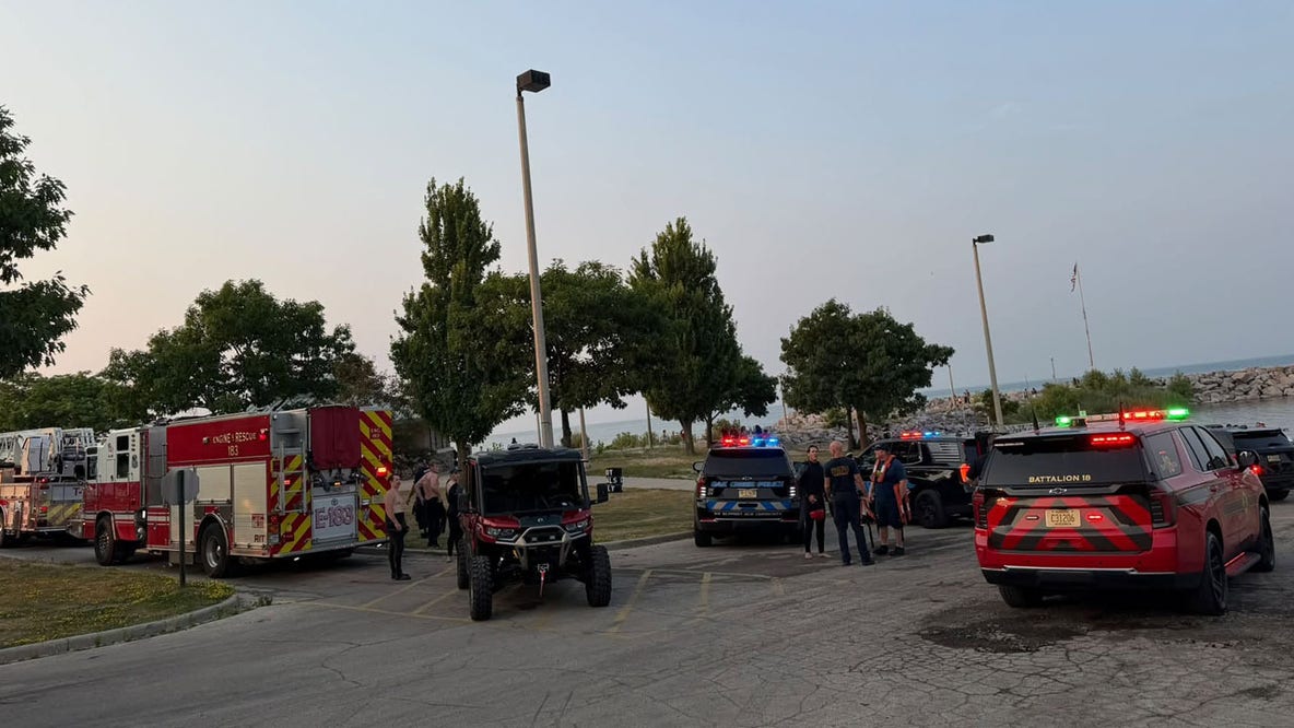Oak Creek water rescue at Bender Park; 1 taken to hospital