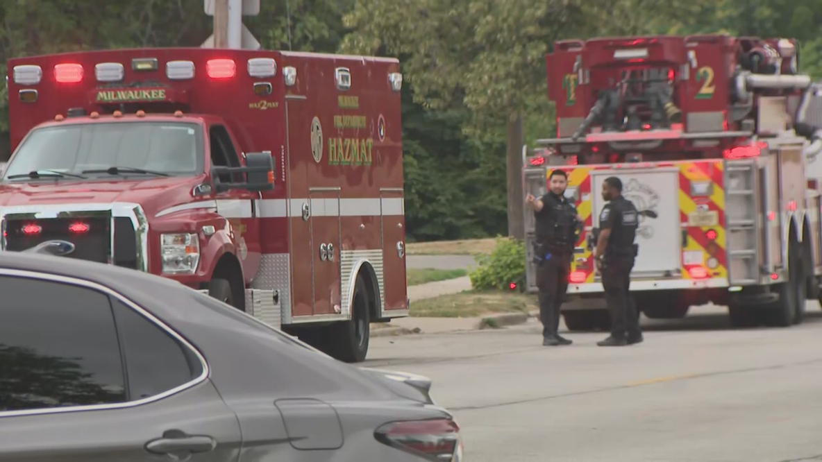 Carver Park chlorine spill; 3 firefighters, 1 civilian hospitalized