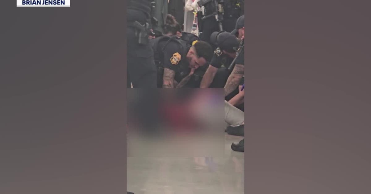 Coverage image for: VIDEO: Waukesha police shooting, hostage situation at Meijer