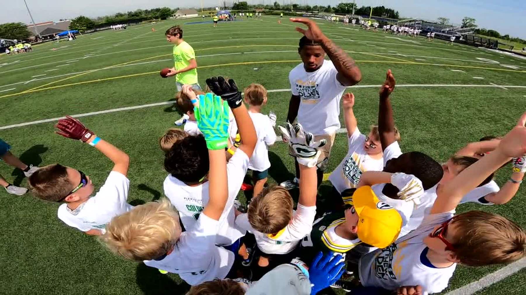 Packers' Matthew Golden hosts Wisconsin youth football camps