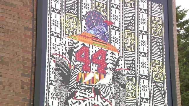 Milwaukee Brewers celebrate Hank Aaron with mural, game tribute