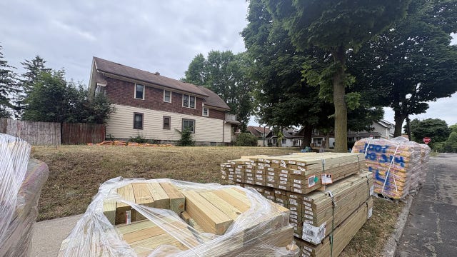 Rufus King Community Garden; volunteers transforming empty lot