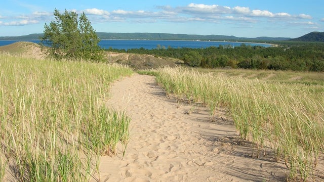 Wisconsin vs. Michigan coastlines: Which state has the best beaches?
