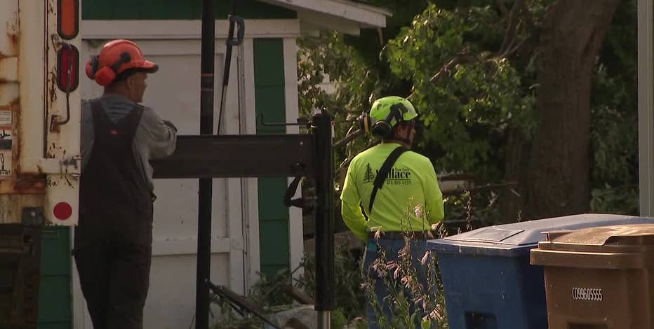 Wisconsin tornado aftermath: Volunteers and cleanup crews helping