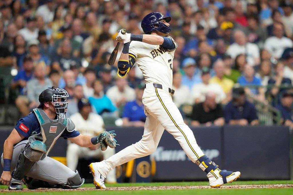 Milwaukee Brewers crush Mariners 22-0 in historic record-tying rout