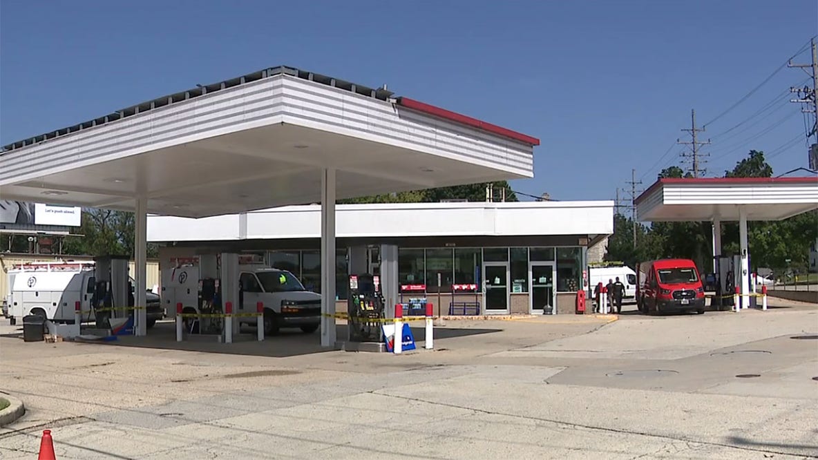 Waukesha gas station armed robbery, suspect sought