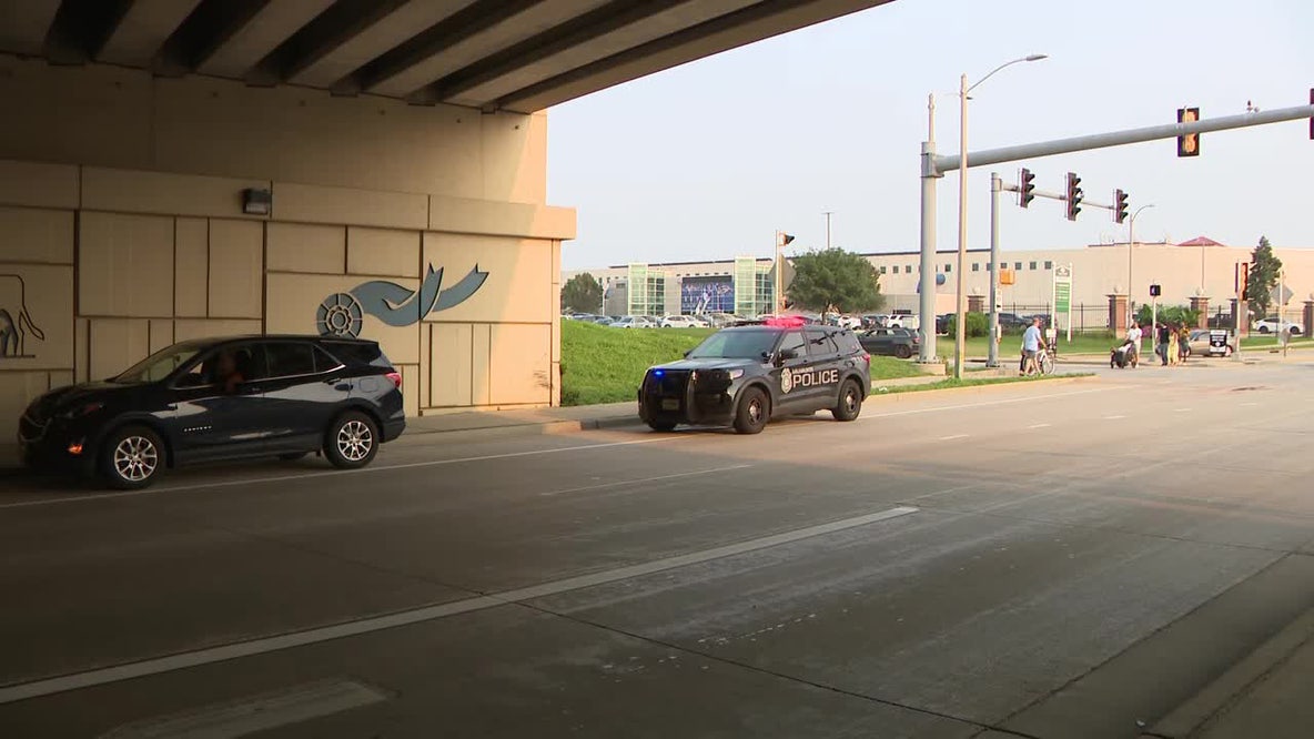 Milwaukee crash, 2 people hit by vehicle near State Fair Park