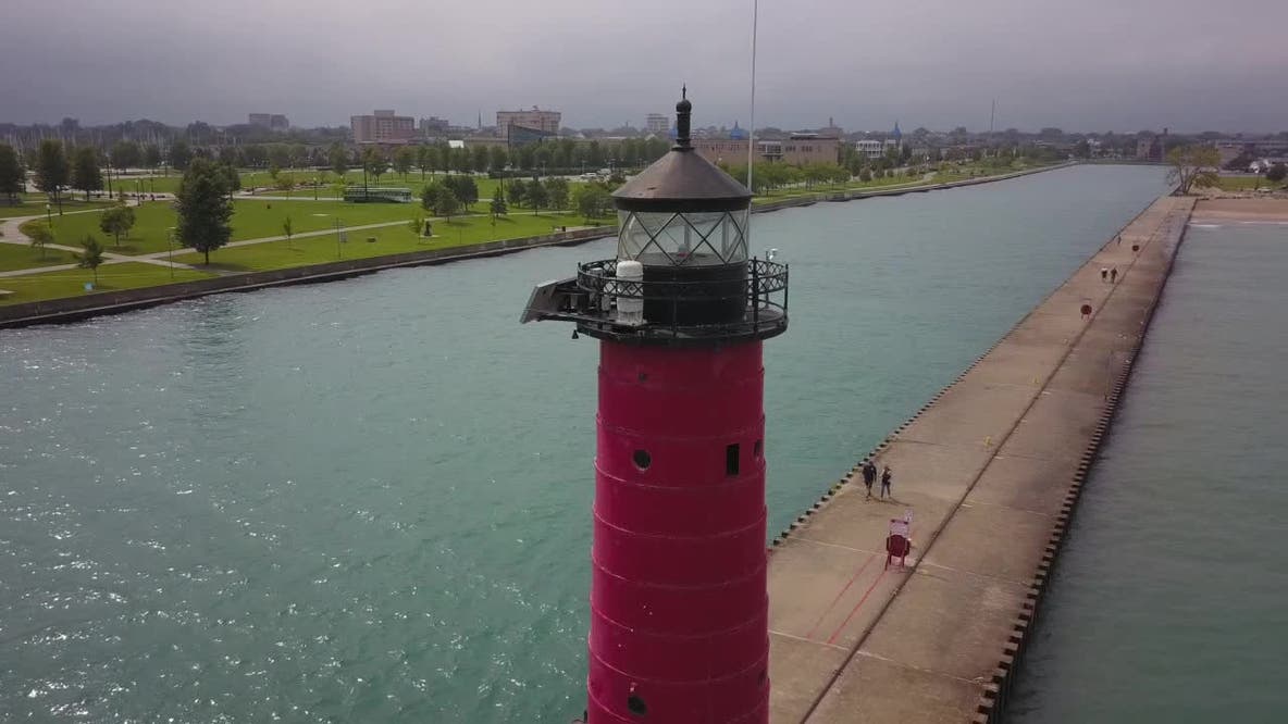 Kenosha lighthouse artist residency gives local painter unique access