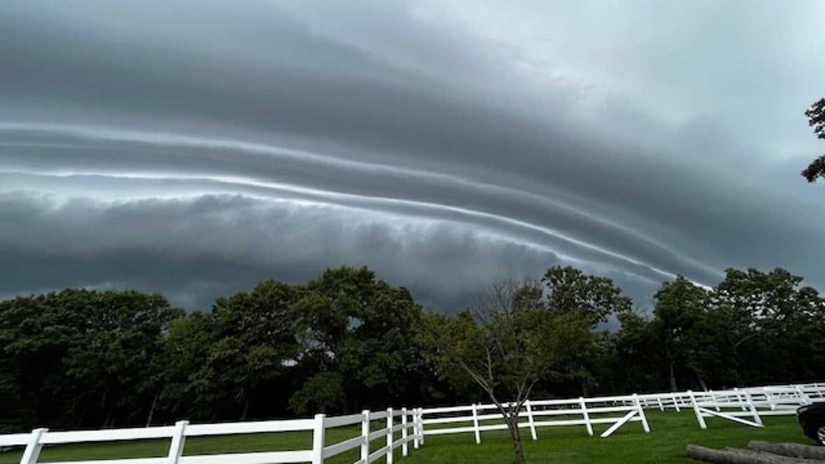 Southeast Wisconsin: Eye catching shelf cloud and striations in a storm