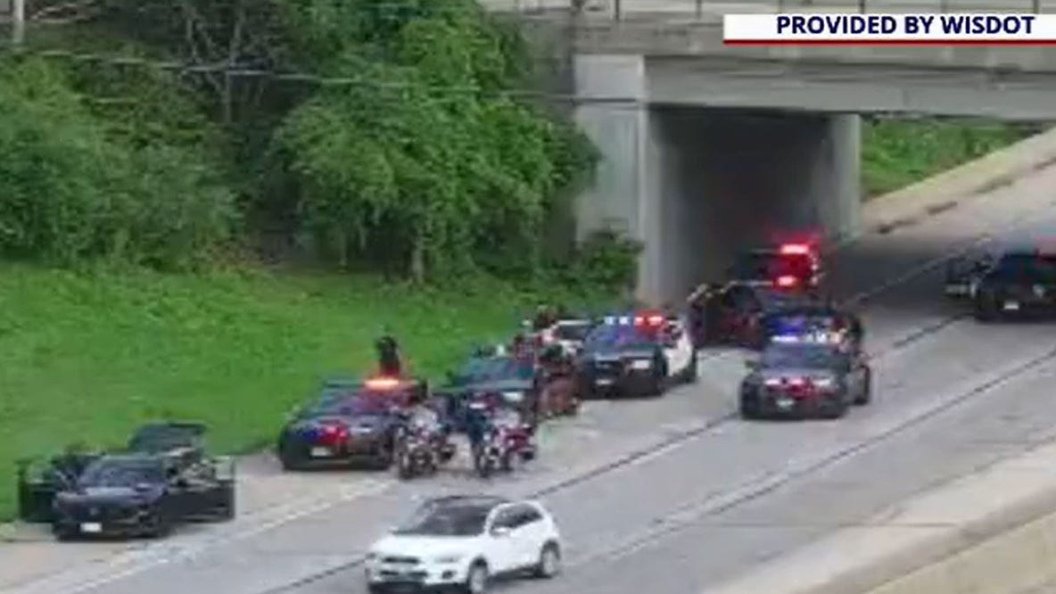Milwaukee police chase involving stolen vehicle; 2 taken into custody