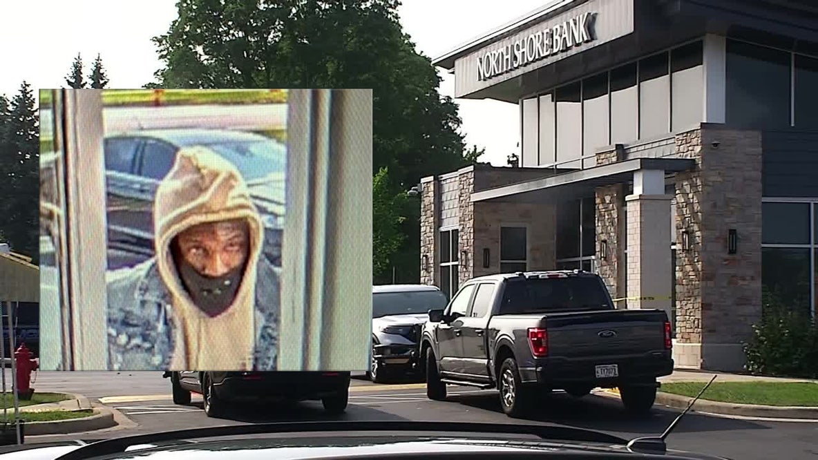 Brookfield North Shore Bank robbery, police seek suspect