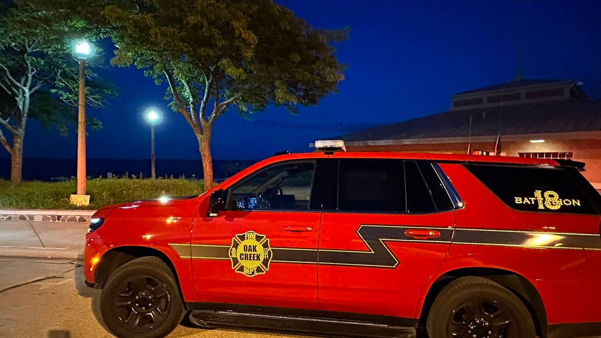 Oak Creek Bender Park water rescue; 1 take to hospital