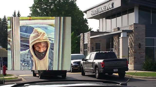 Brookfield North Shore Bank robbery, police seek suspect