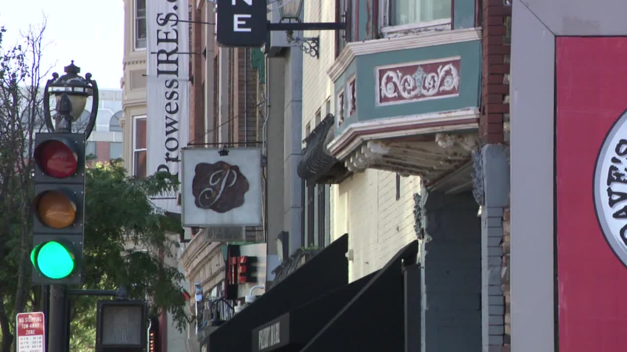 Milwaukee's Water Street rolls back food truck curfew, safety concerns linger