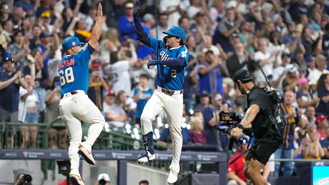 Milwaukee Brewers clinch postseason berth for 4th straight season