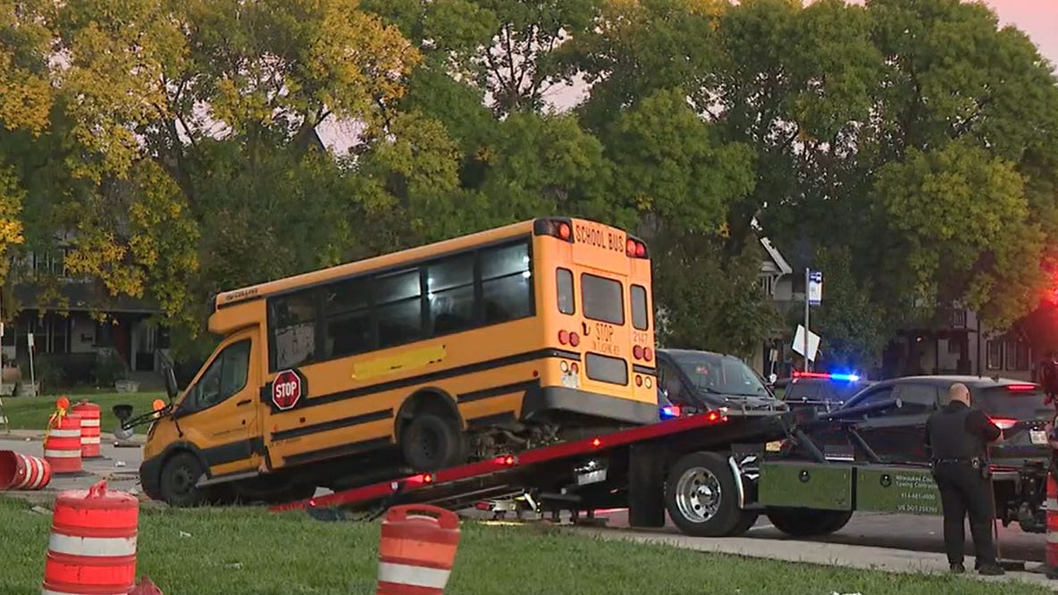 Milwaukee 3-vehicle crash near 35th and Center; bus, MPD squad involved