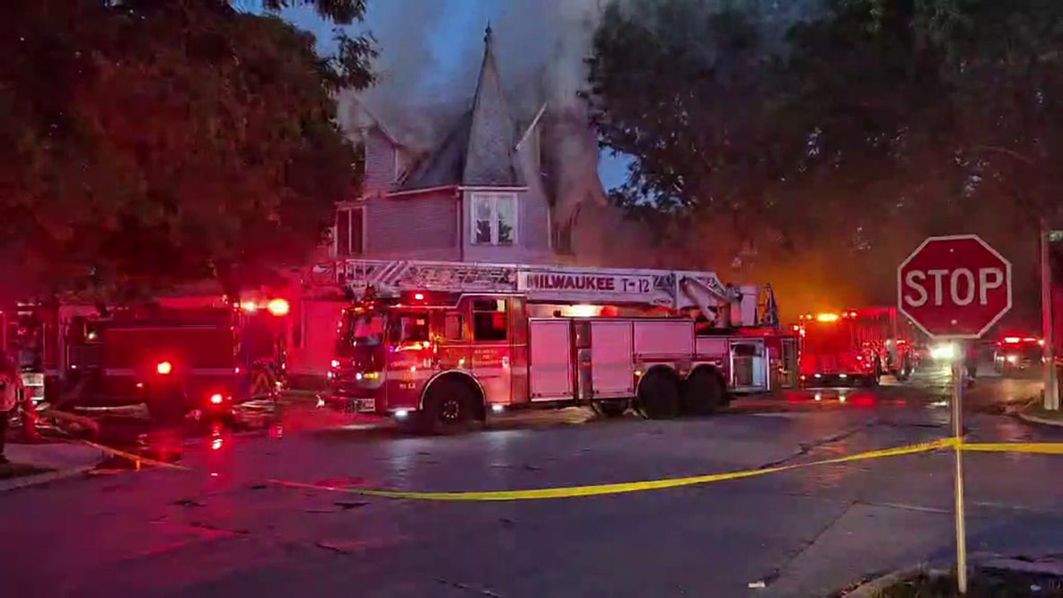 Milwaukee house fire Friday night; no injuries, building uninhabitable