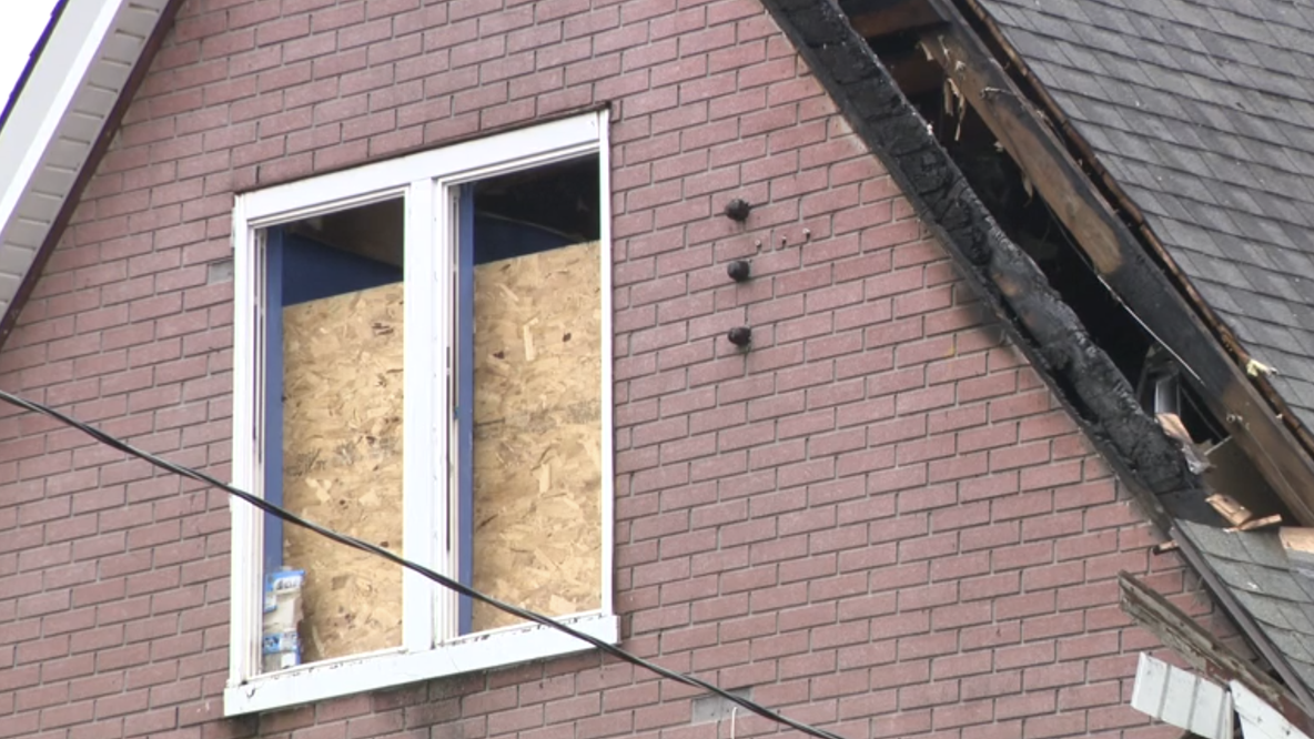 Milwaukee house fire leaves 11 displaced near 9th and Orchard