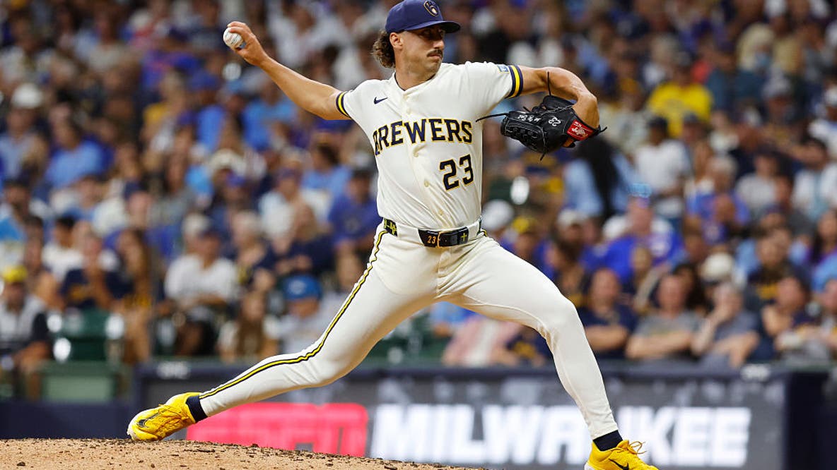 Henderson, Yelich lead Brewers past Cubs for series sweep