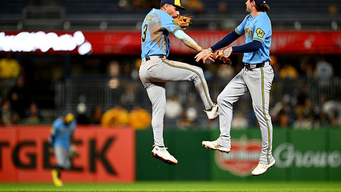 Brewers clinch NL Central Division title; secure exclusive gear Wednesday
