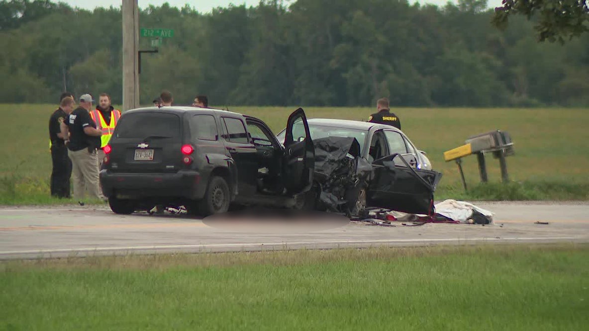 Kenosha County fatal head-on crash; 1 dead, 1 injured