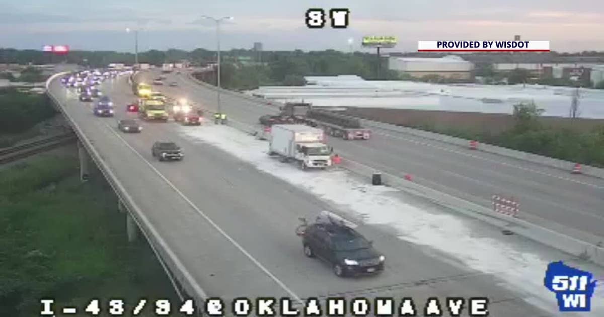 Animal entrails spill on I-43/94 in Milwaukee, cleanup causes backups