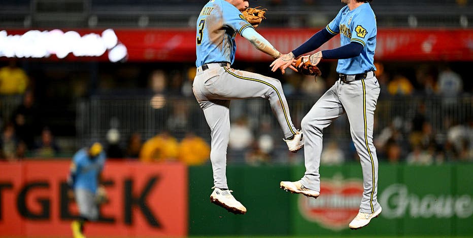 Brewers clinch NL Central Division title; secure exclusive gear Wednesday