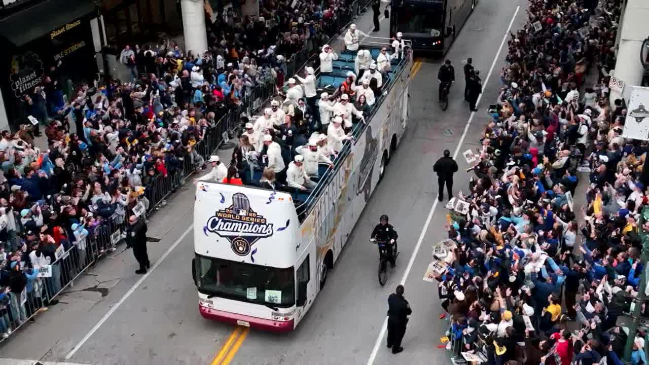 Brewers World Series parade, rally attendance estimated at 750K+