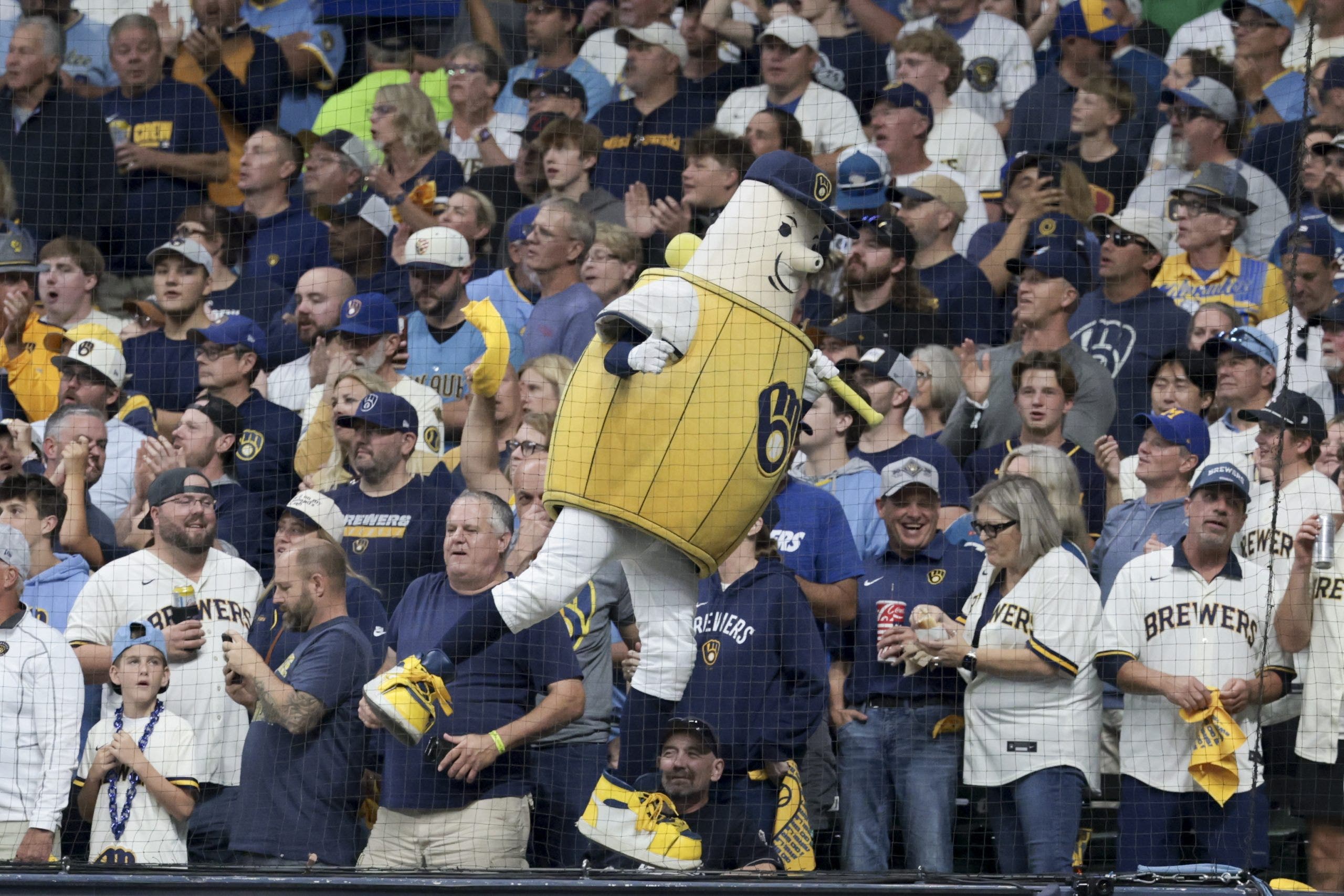 World Series: Meet the Milwaukee Brewers' mascots