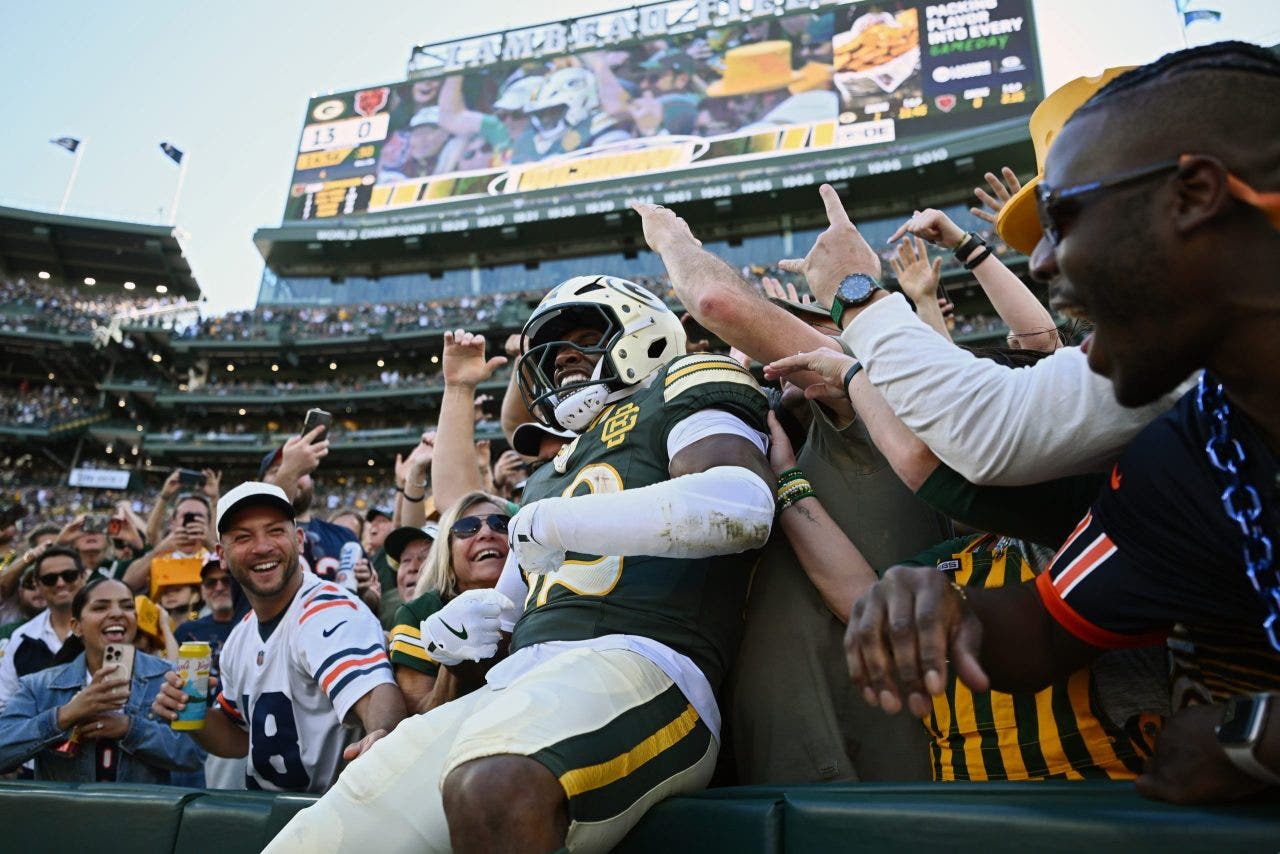 Packers score: Packers dominate Bears at Lambeau Field