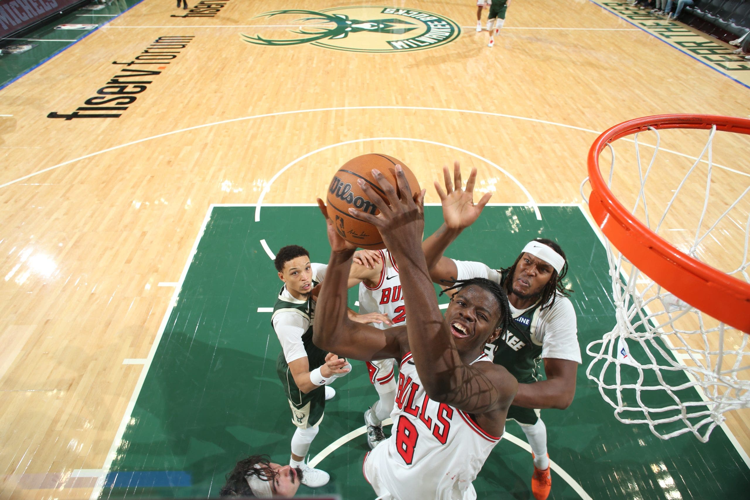 Milwaukee Bucks fall to the Bulls 132-125 in home opener